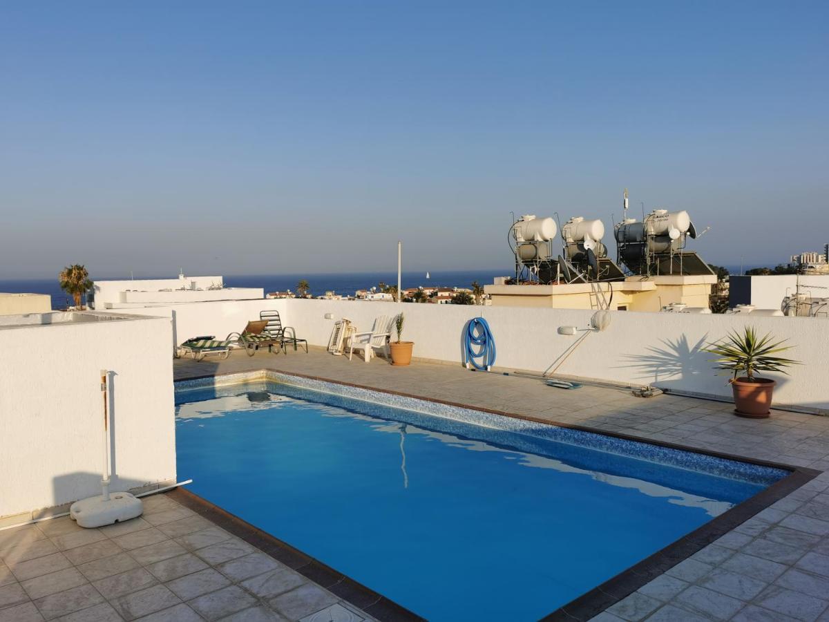 Carisa Downtown With Rooftop Pool Larnaka Exterior foto
