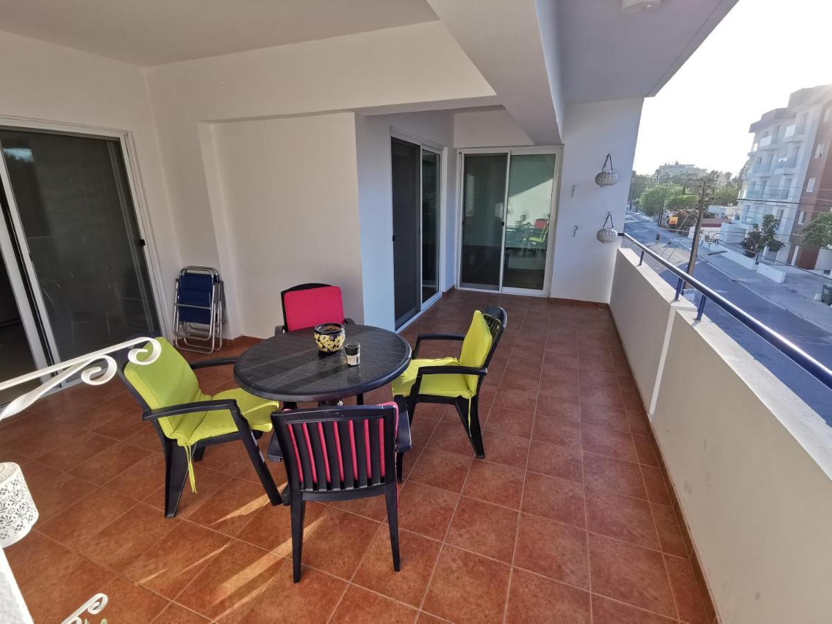 Carisa Downtown With Rooftop Pool Larnaka Exterior foto