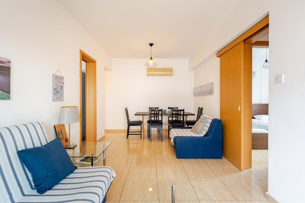 Carisa Downtown With Rooftop Pool Larnaka Exterior foto