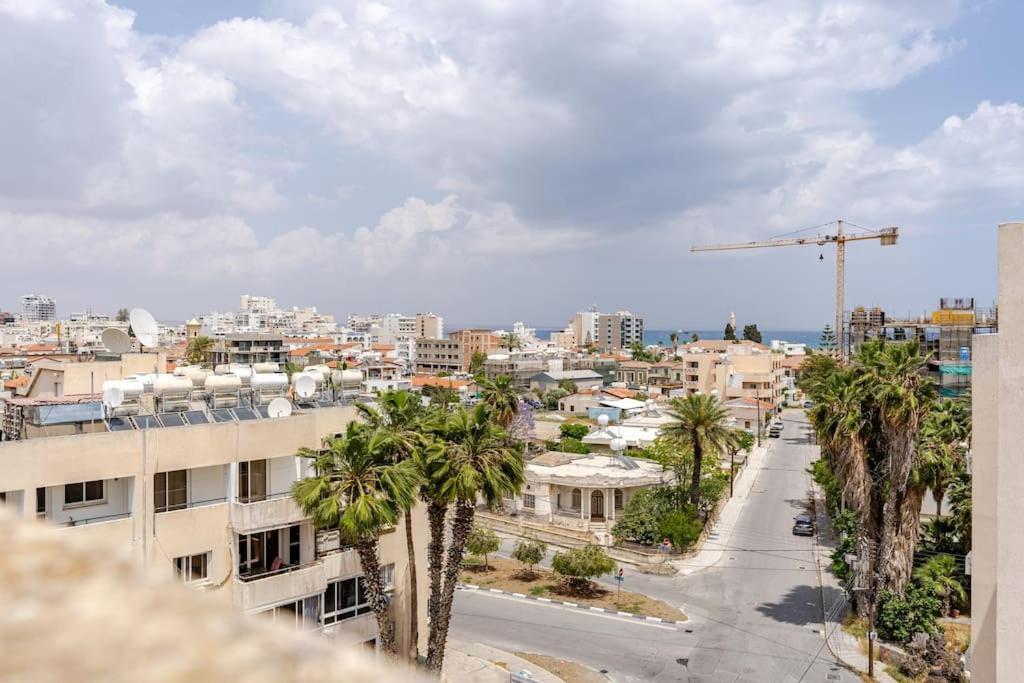 Carisa Downtown With Rooftop Pool Larnaka Exterior foto