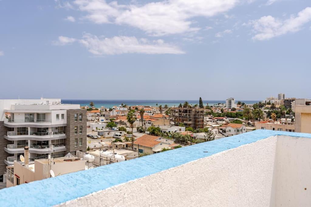 Carisa Downtown With Rooftop Pool Larnaka Exterior foto