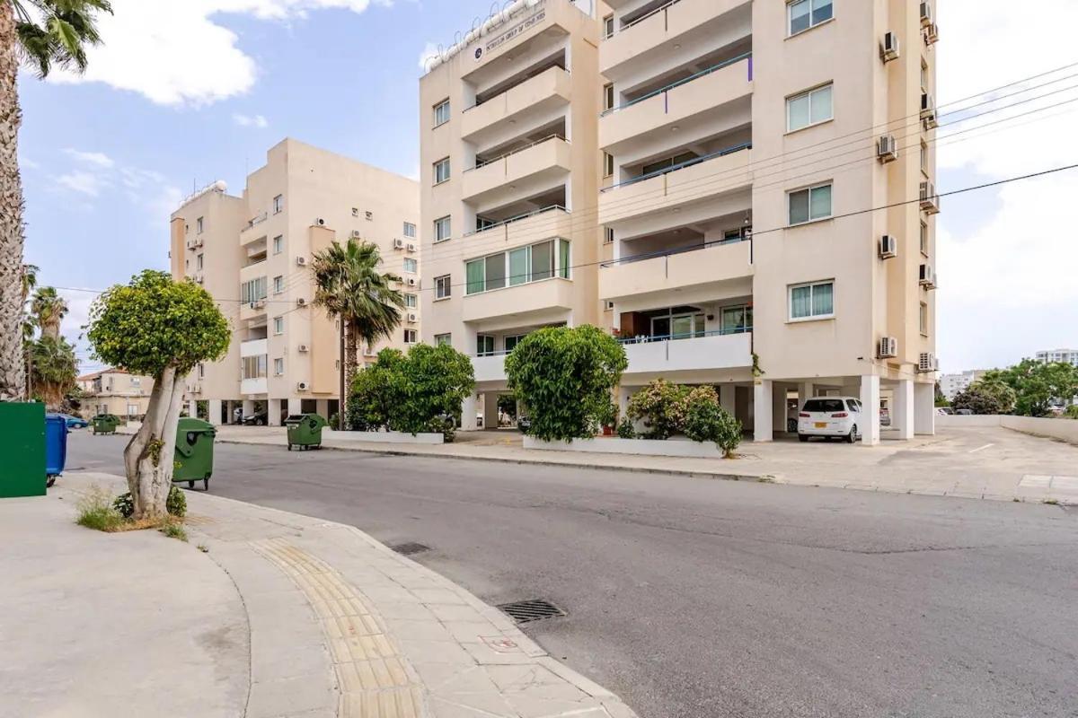 Carisa Downtown With Rooftop Pool Larnaka Exterior foto